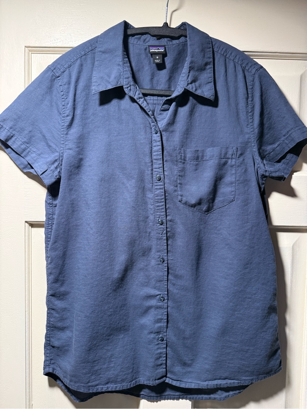 Patagonia Women’s Medium Blue Short Sleeve Button Down Shirt